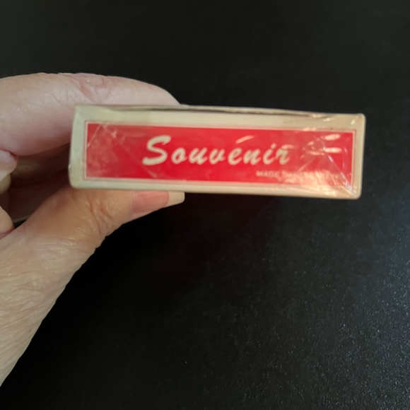 A view of Downtown Chicago Souvenir Playing Cards in Original Tuck Box, Like New - Picture 6 of 10